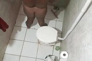 Hidden camera in the bathroom catches chubby stepmother