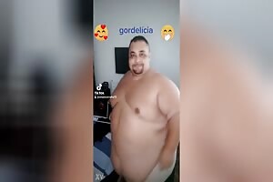 Hot chubby twerking