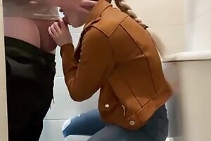 Risky Blowjob in the UNIVERSITY Bathroom! Yes