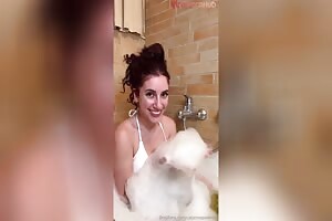 Catarina Paolino Teasing Big Boobs And Scrubbing In The Bathtub Onlyfans Video