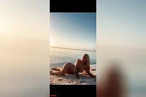 Iggy Azalea Nude tits out and bouncing ass PAWG