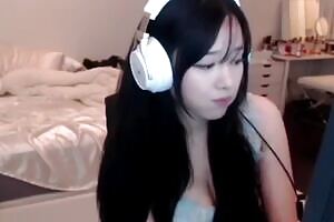 ploo Is So Fucking Sexy I Wished She Go Full Screen On Her Twitch Streams But She Wont Its Very Rare Cropped Cam With Music