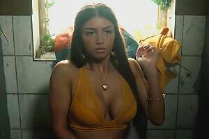 I hope Mimi Keene and other girls of sex education go nude for season 4