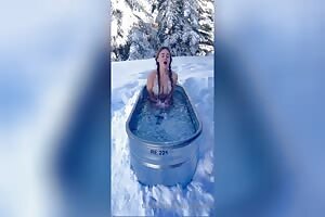 Megnutt02 in ice bath